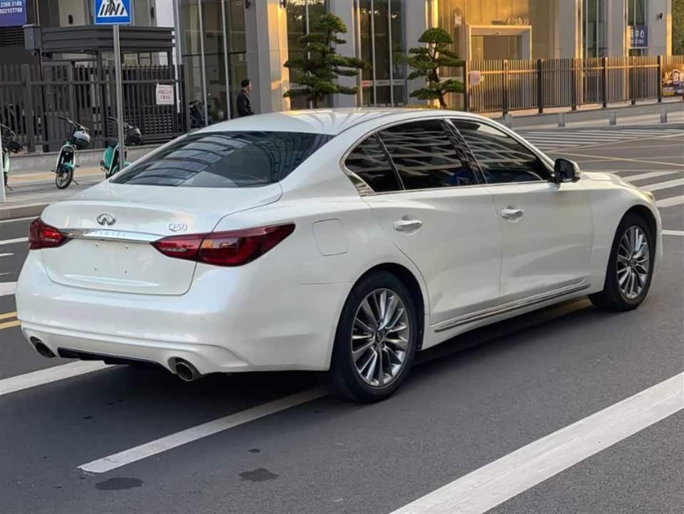 Infiniti Q50L