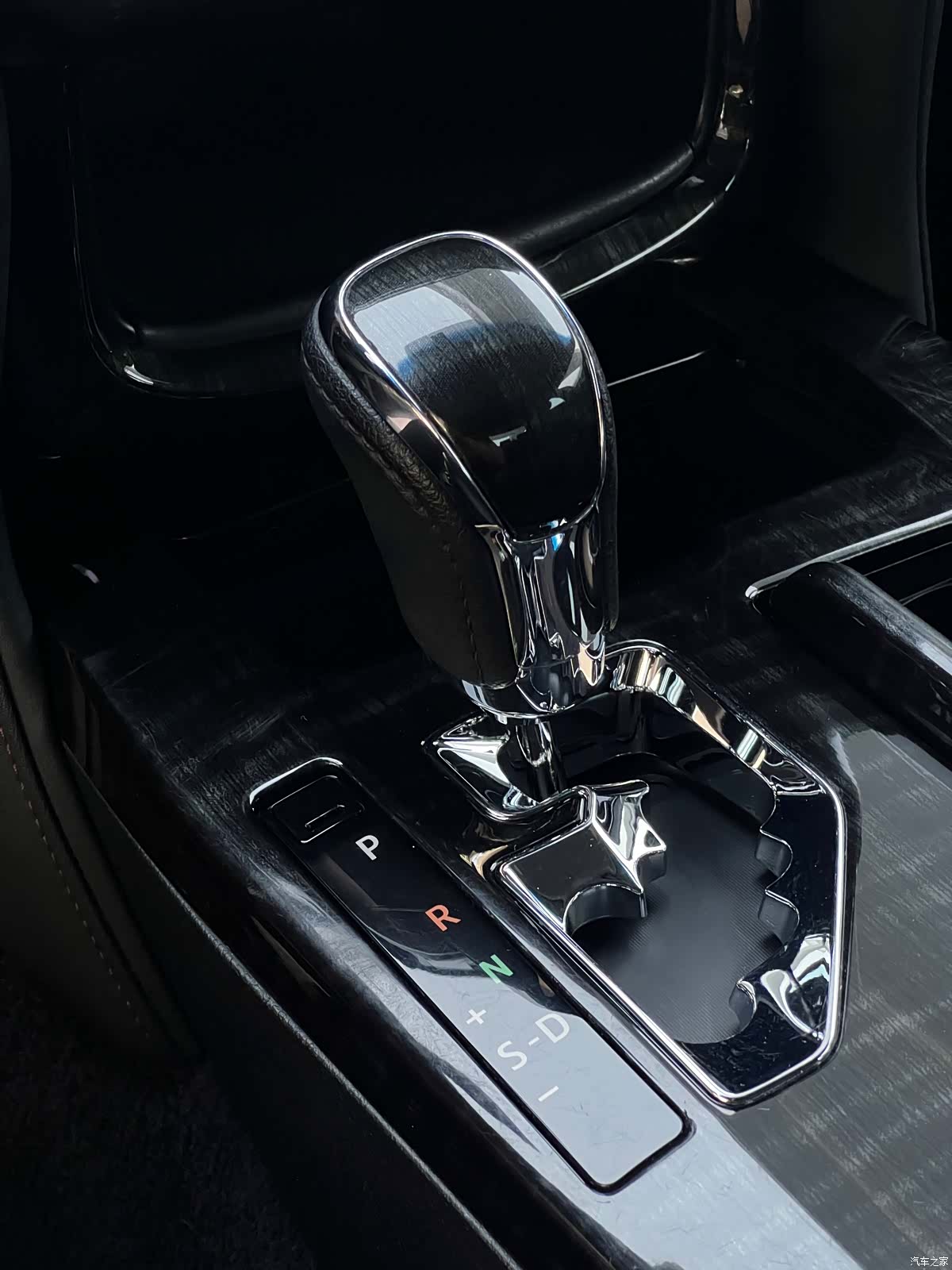 Toyota Crown, 2016 8