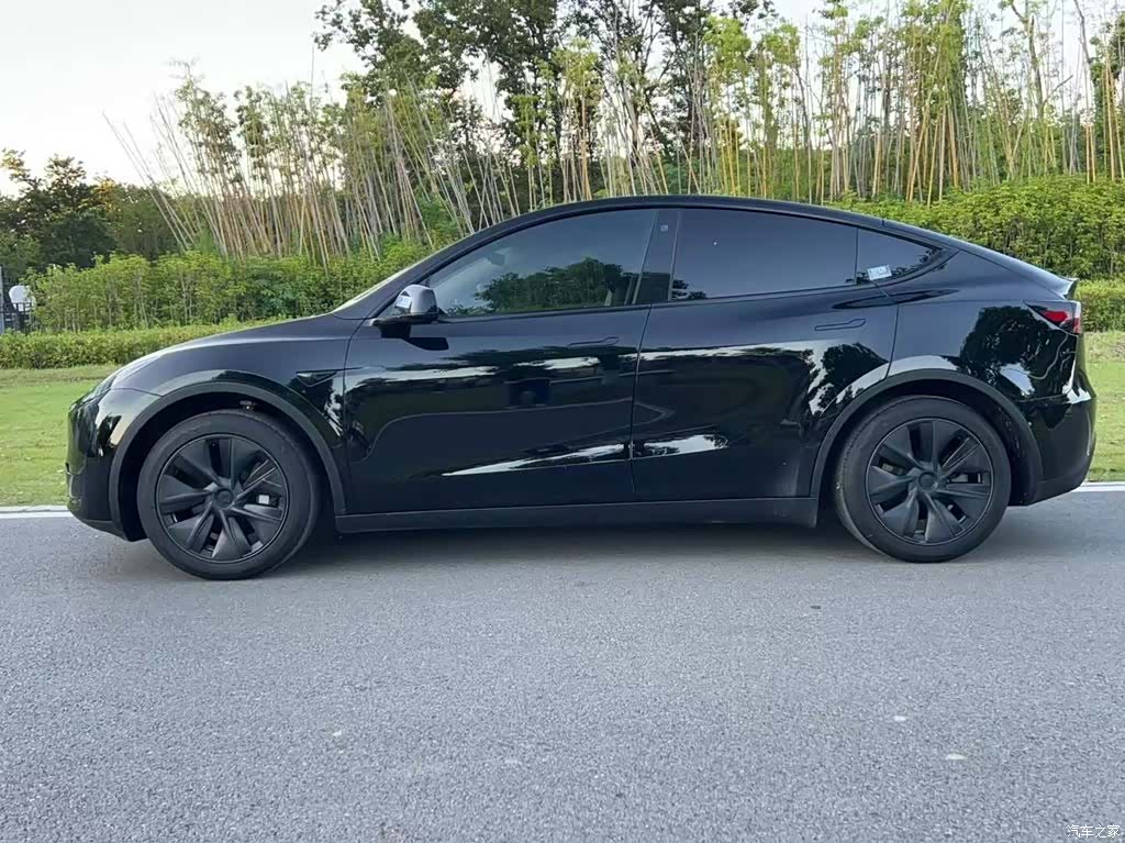 Tesla Model Y, 2023 21