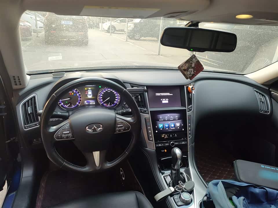 Infiniti Q50L