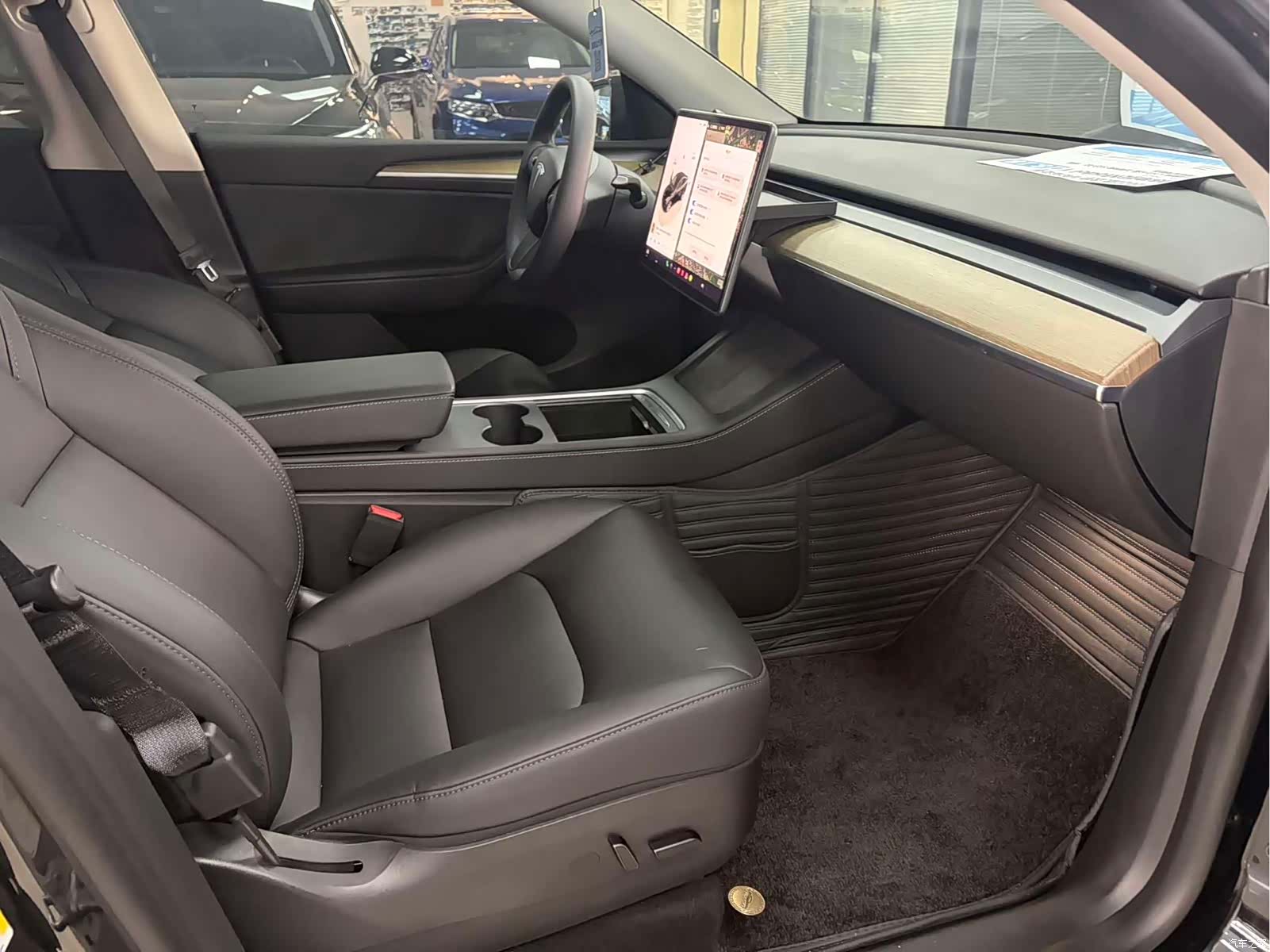 Tesla Model Y, 2023 8