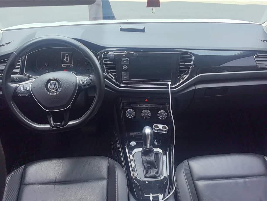 Volkswagen T-ROC exploring Songs