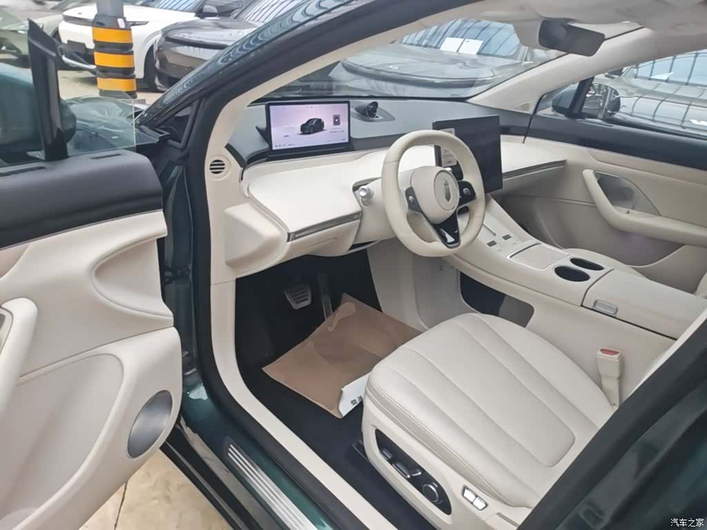 Luxeed R7, 2025 16