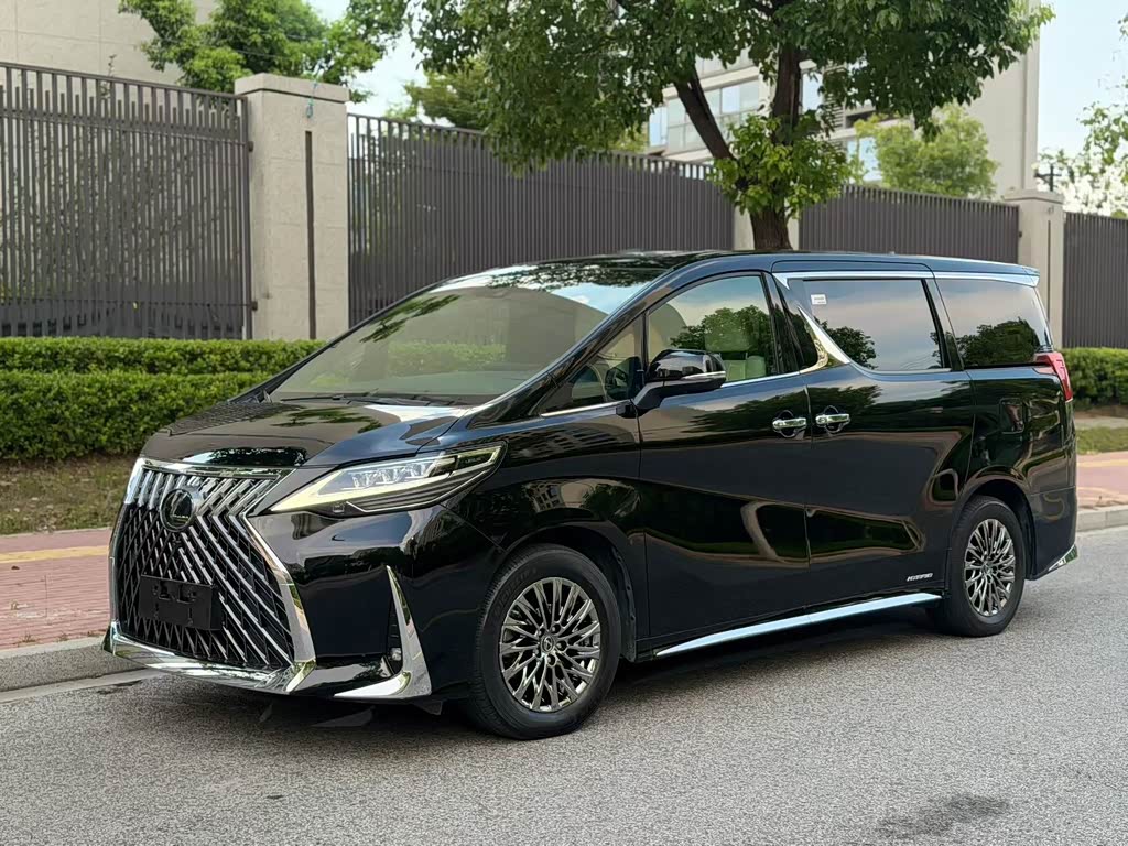 Lexus LM