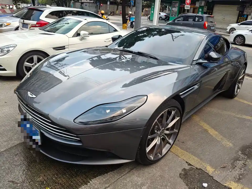 Aston Martin DB11