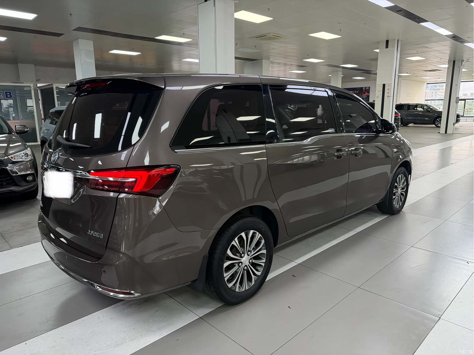 Buick GL8, 2023 9