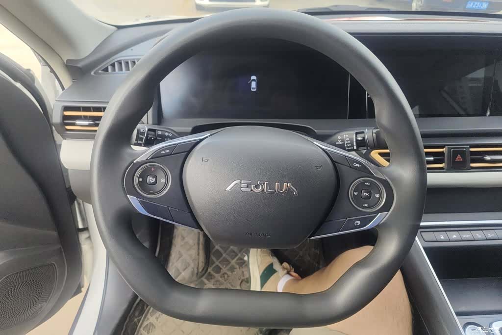 DongFeng E70, 2023 15