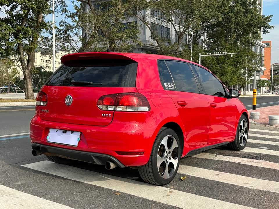 Volkswagen Golf GTI
