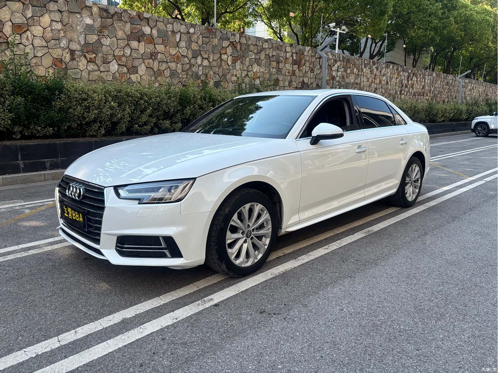 Audi A4L, 2019 1