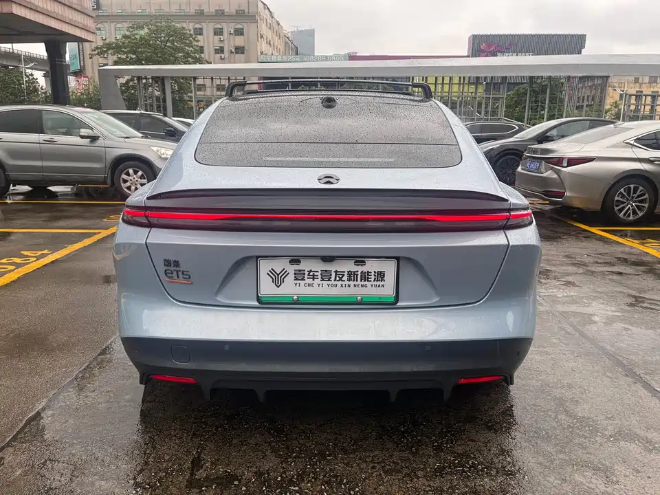 NIO ET5