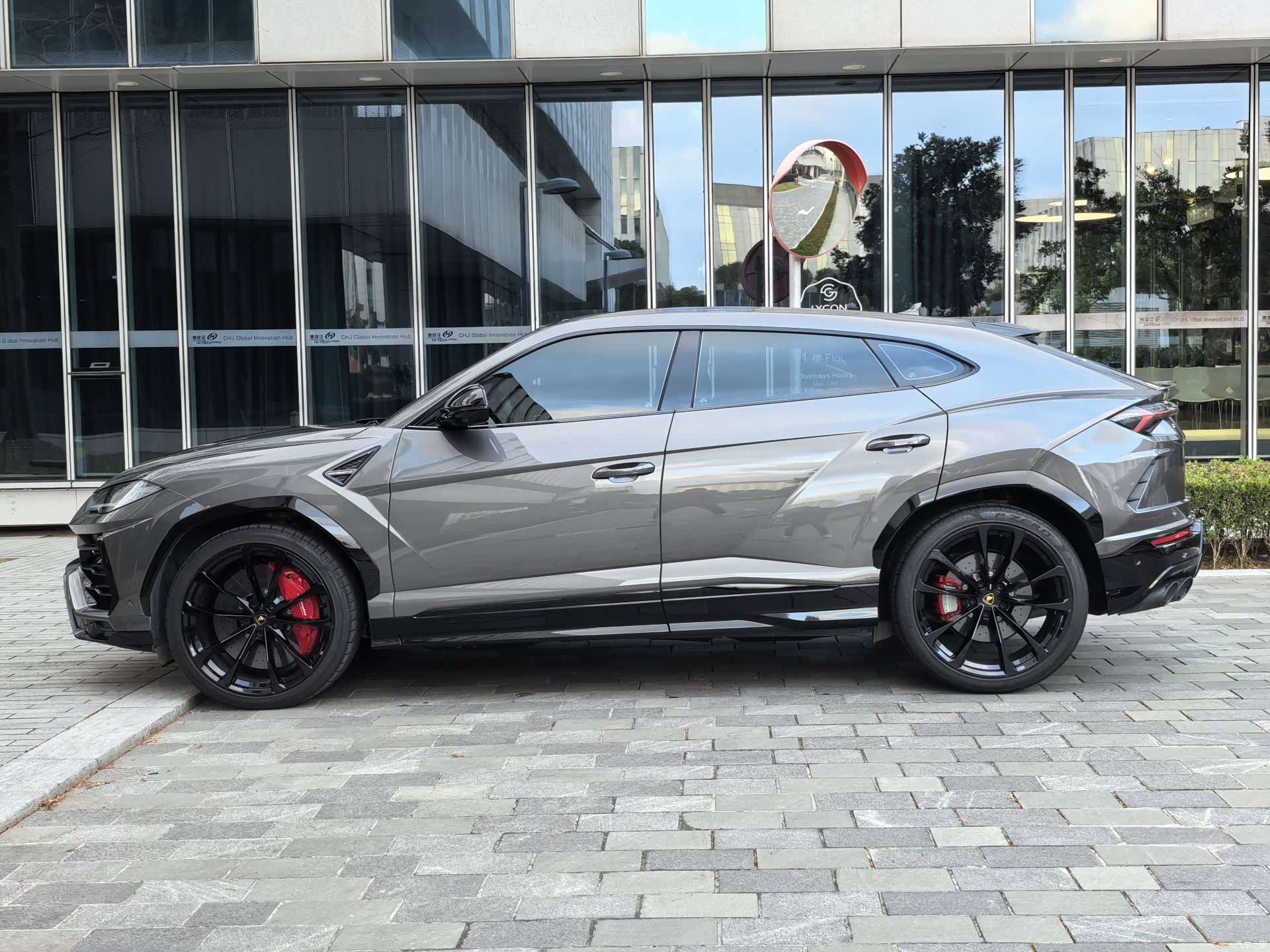 Lamborghini Urus, 2023 6