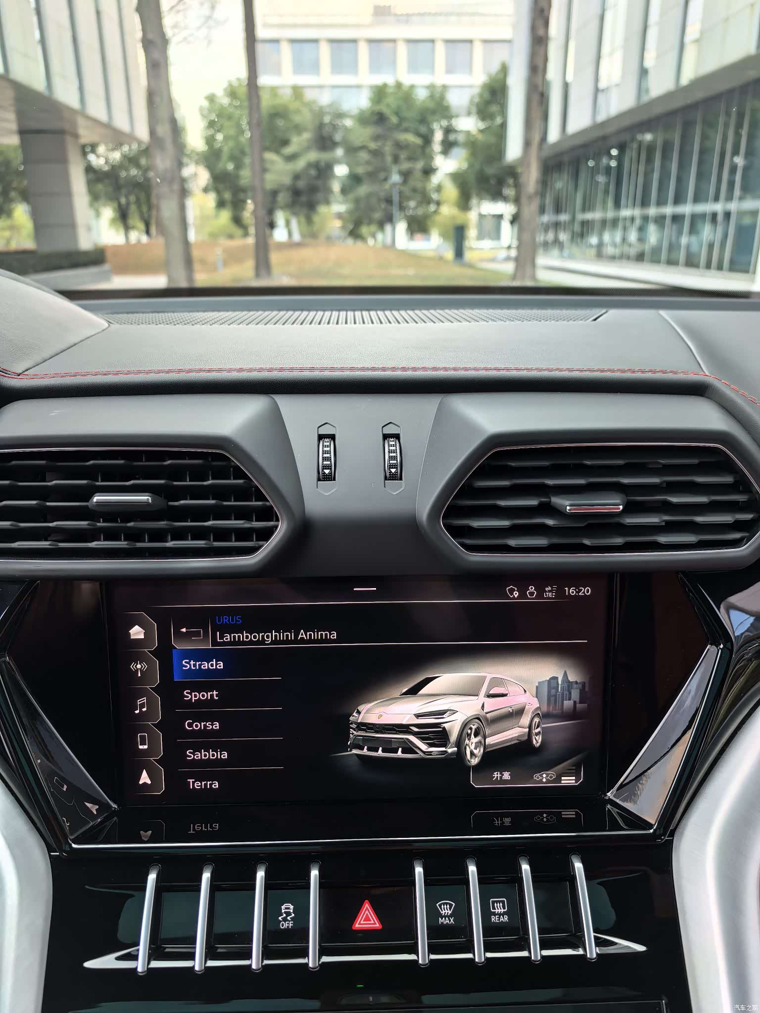 Lamborghini Urus, 2023 28