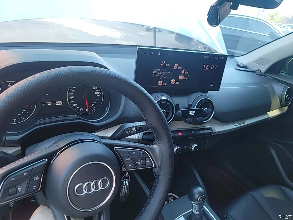 Audi Q2L, 2021 10