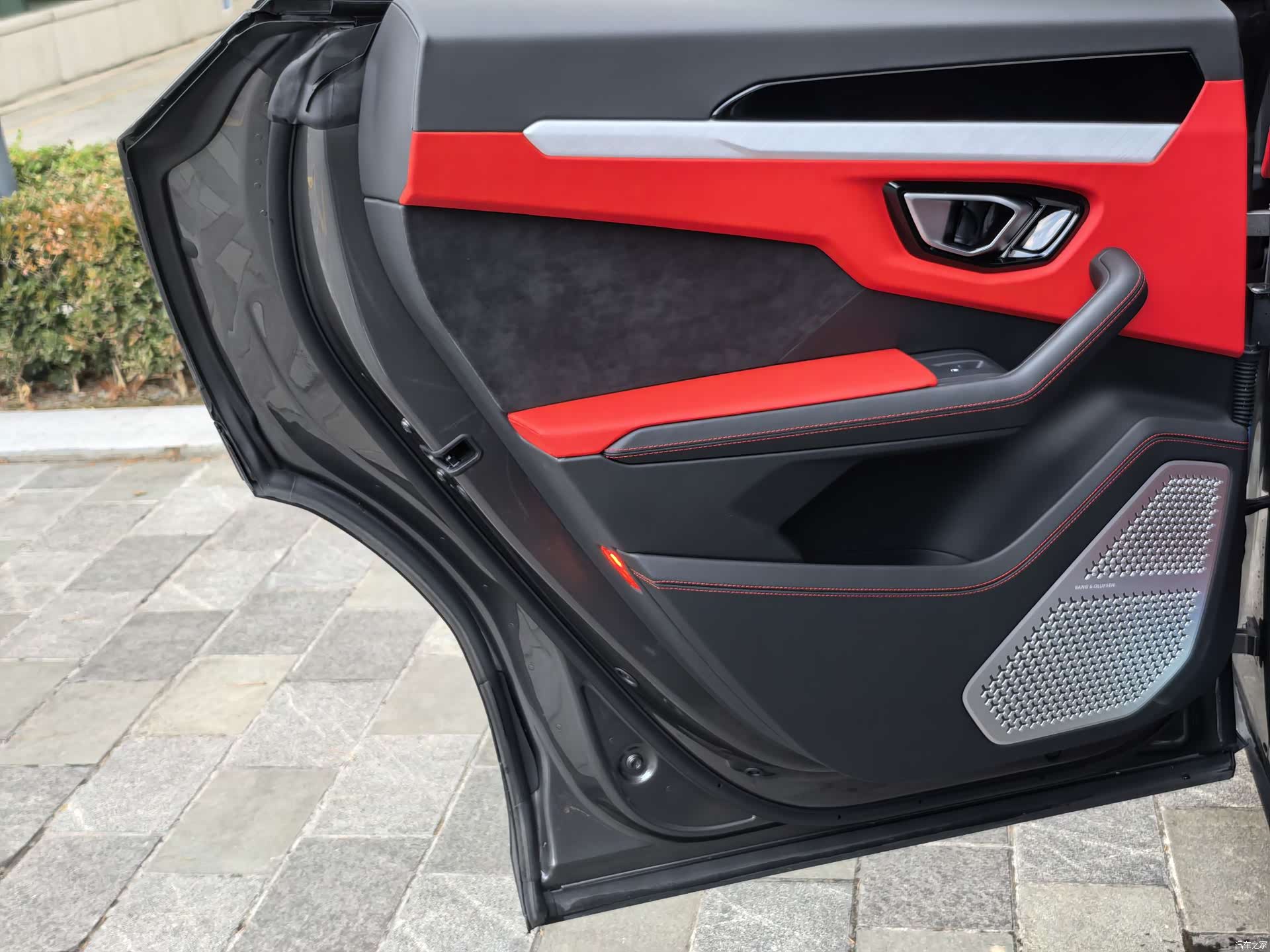 Lamborghini Urus, 2023 37