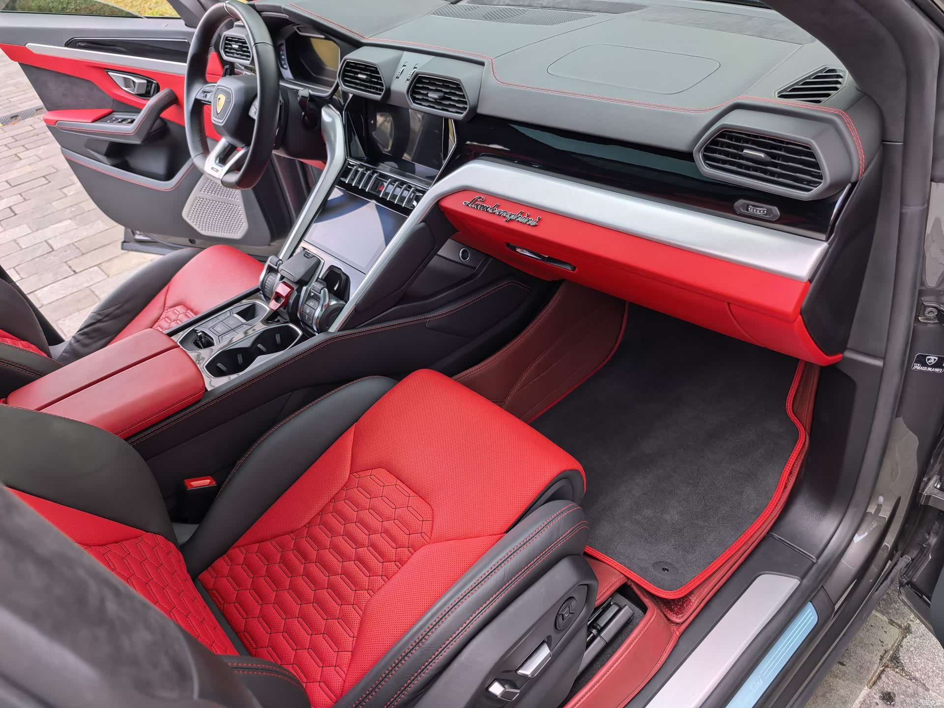 Lamborghini Urus, 2023 43