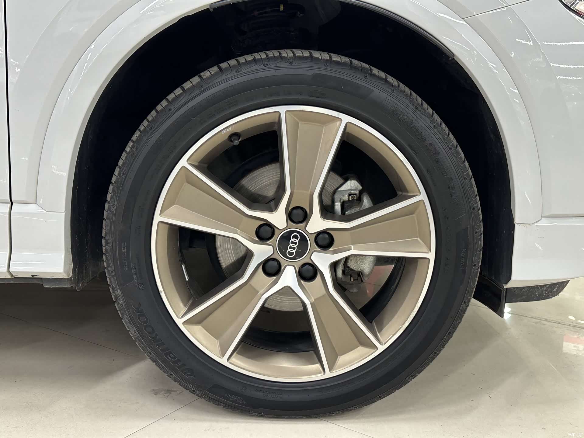 Audi Q2L, 2021 10