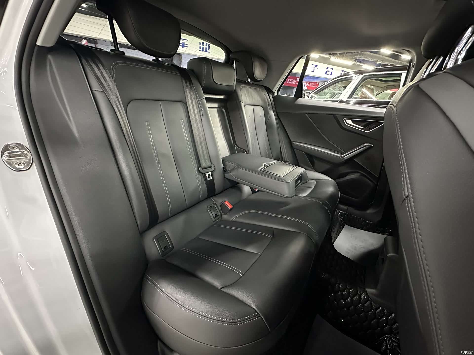 Audi Q2L, 2021 13
