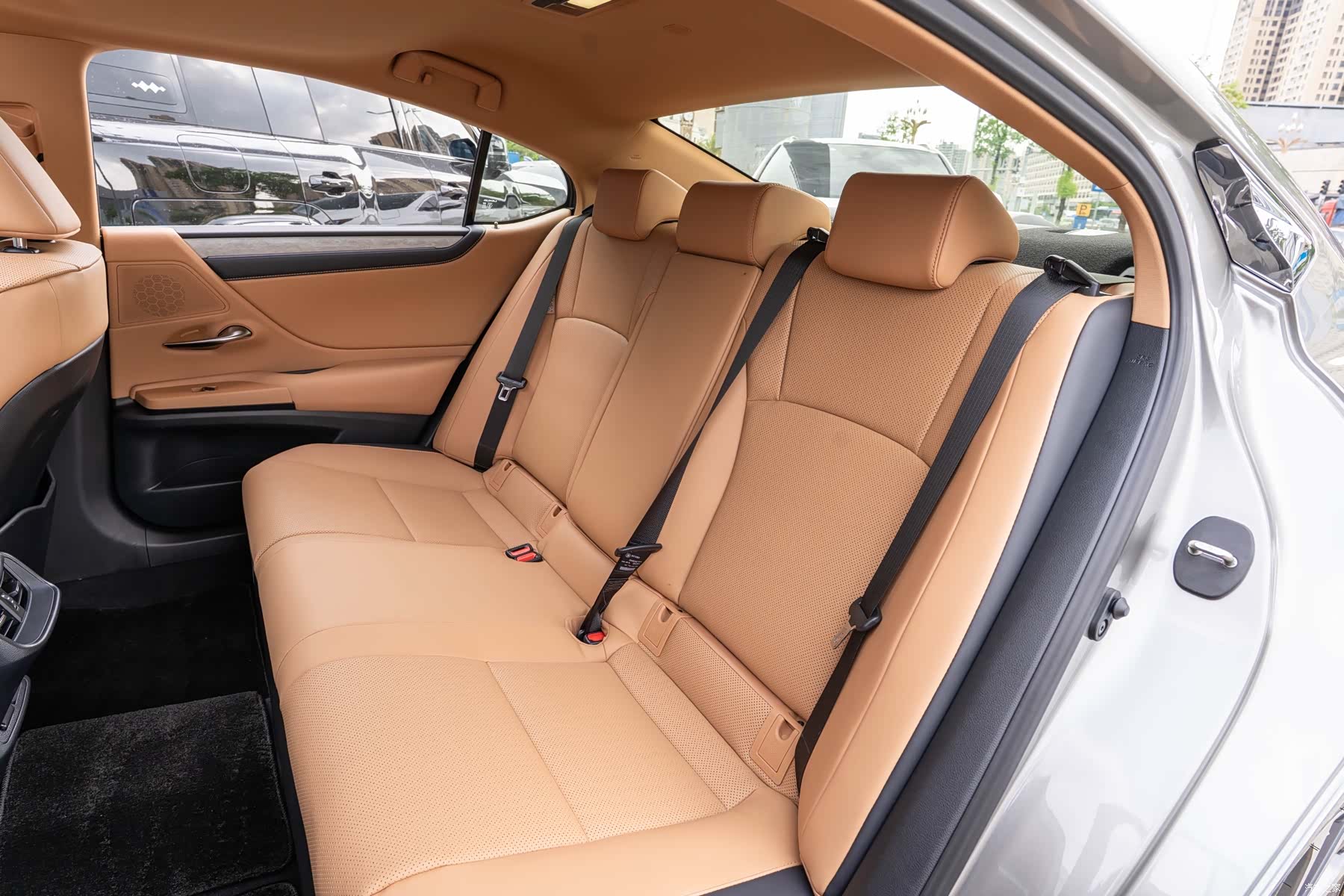 Lexus ES, 2025 12