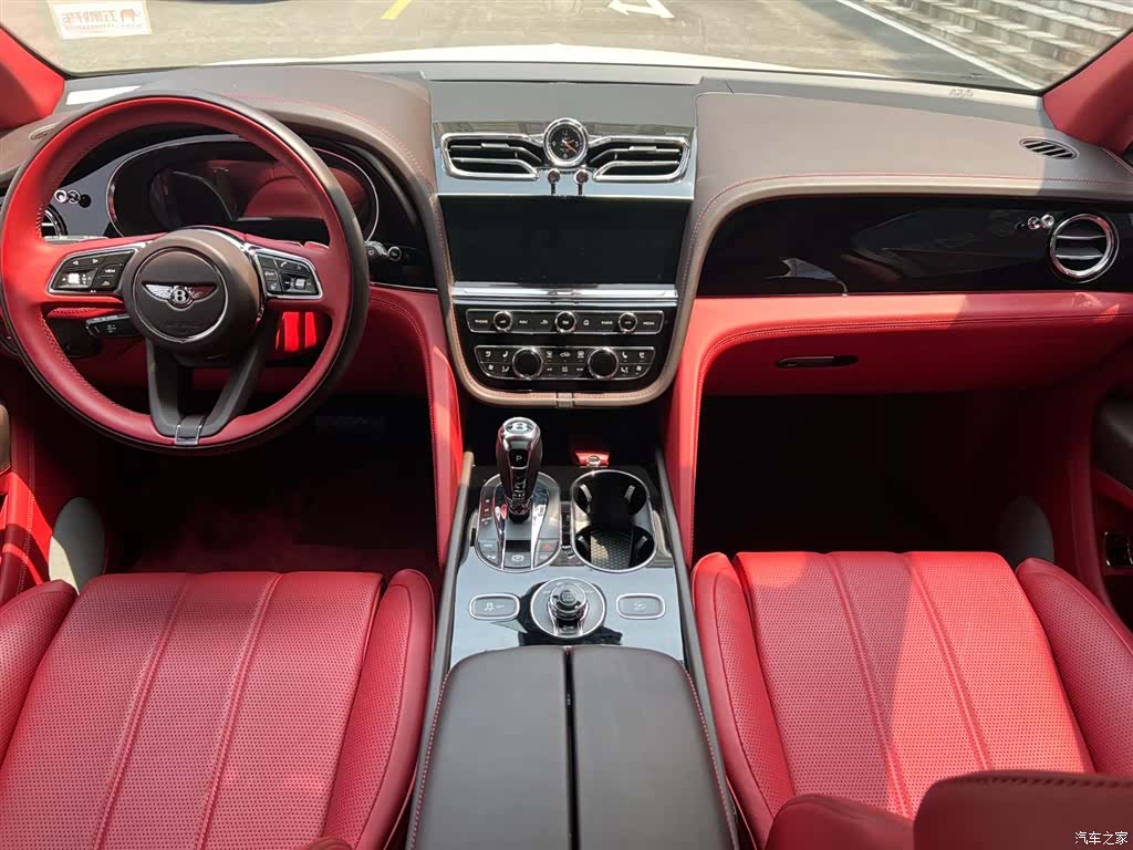 Bentley Bentayga, 2022 8