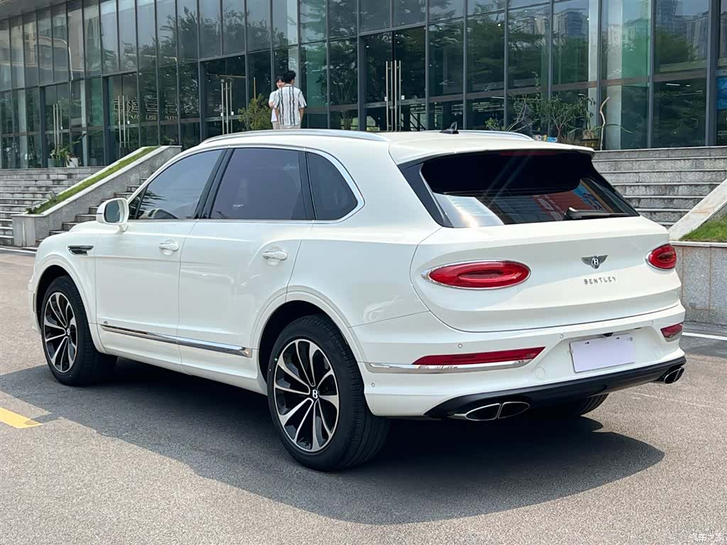 Bentley Bentayga, 2022 4