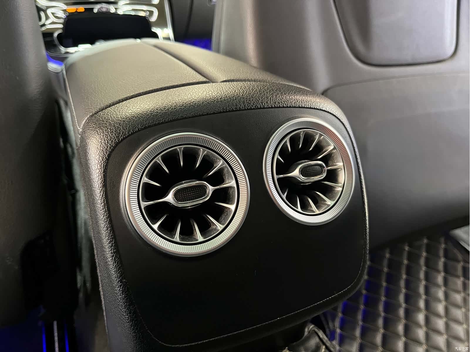 Mercedes-Benz E-Class, 2019 11