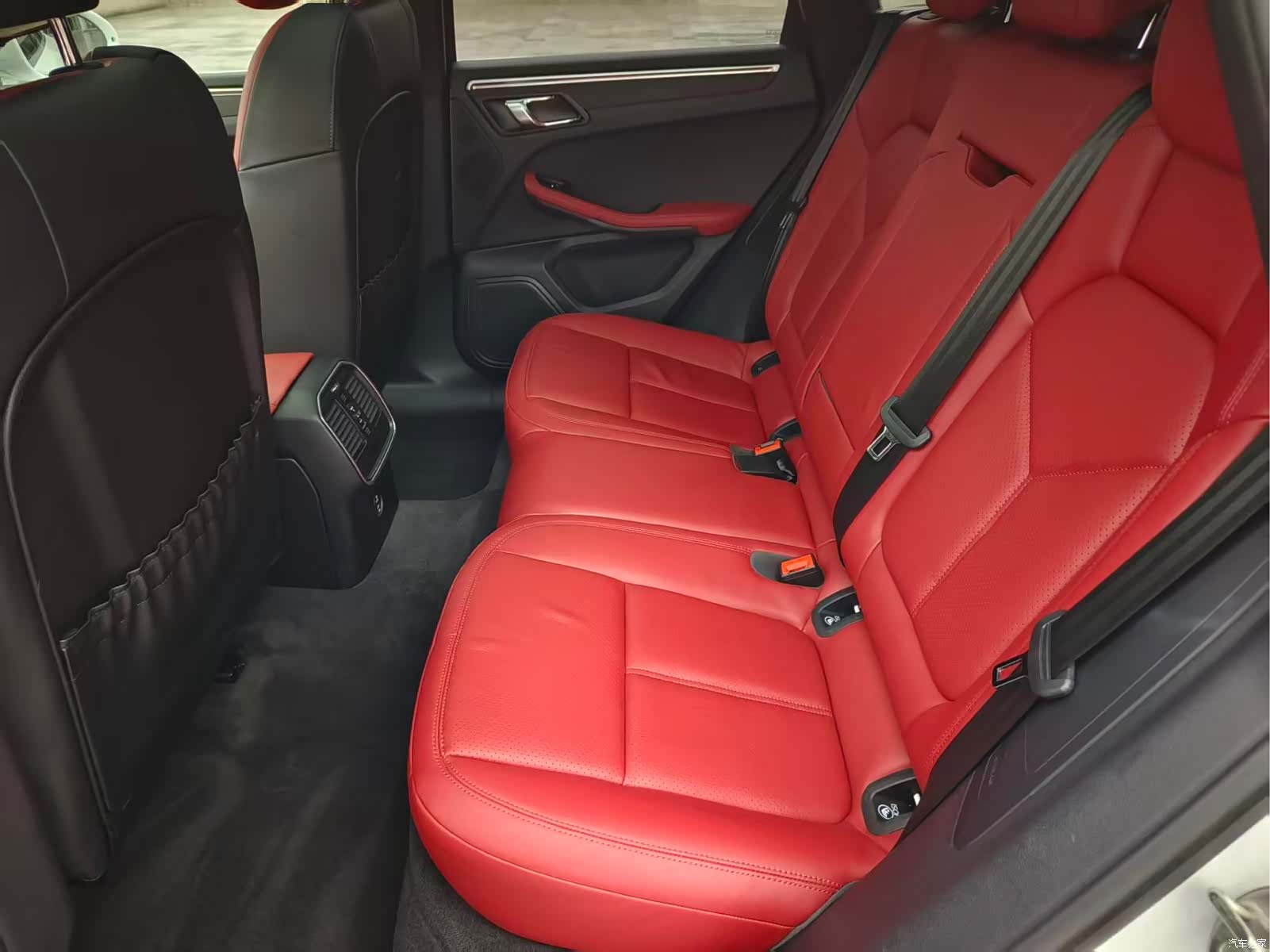 Porsche Macan, 2024 10
