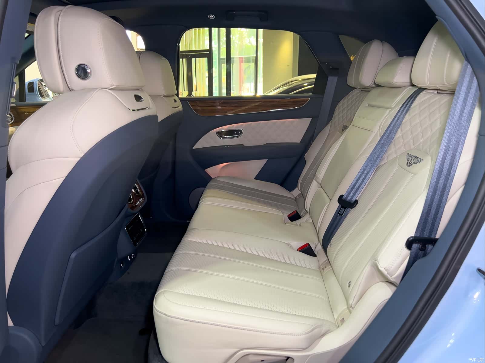Bentley Bentayga, 2023 17
