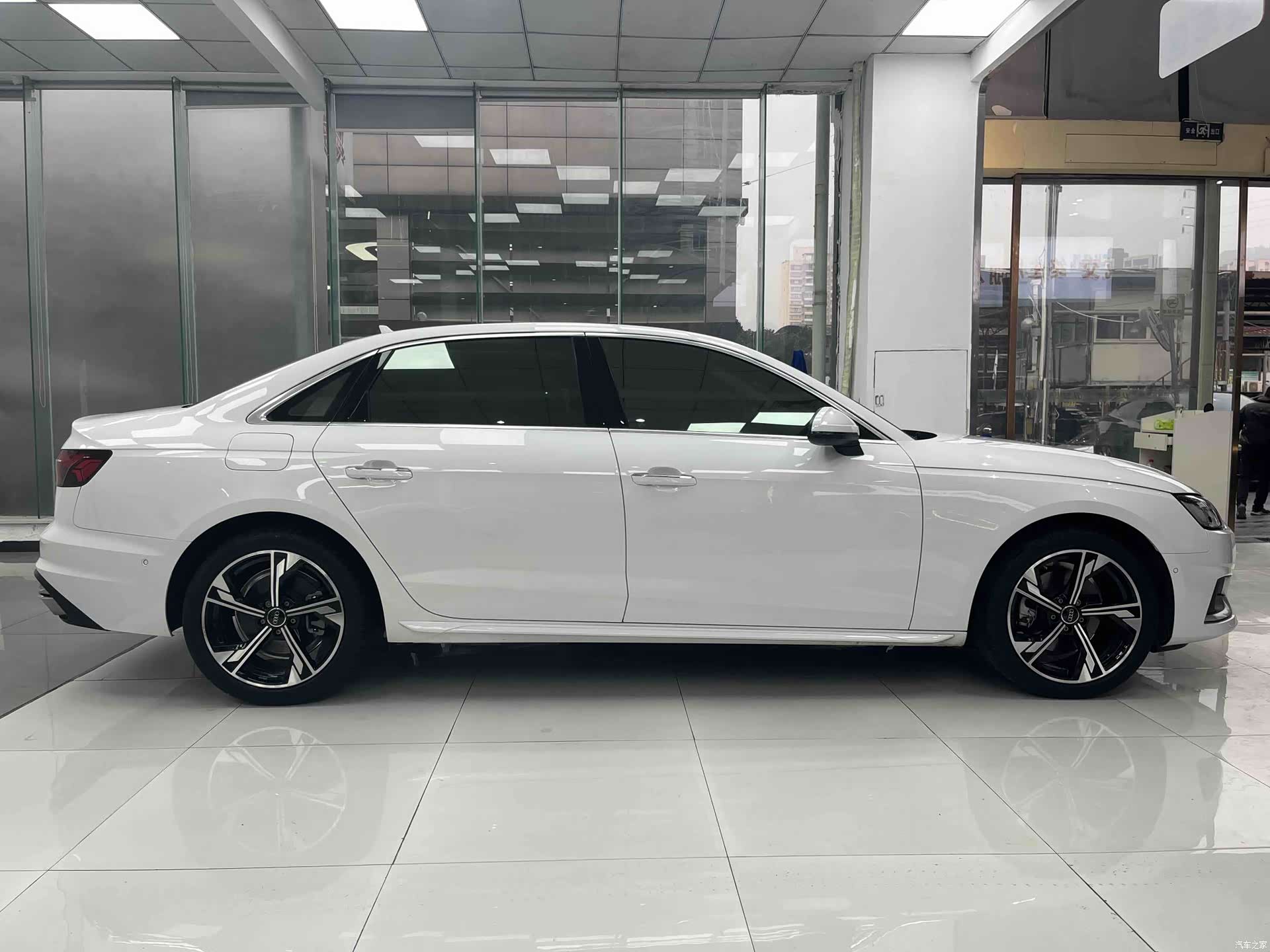 Audi A4L, 2021 10