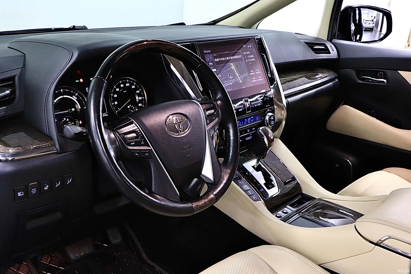 Toyota Vellfire, 2022 11