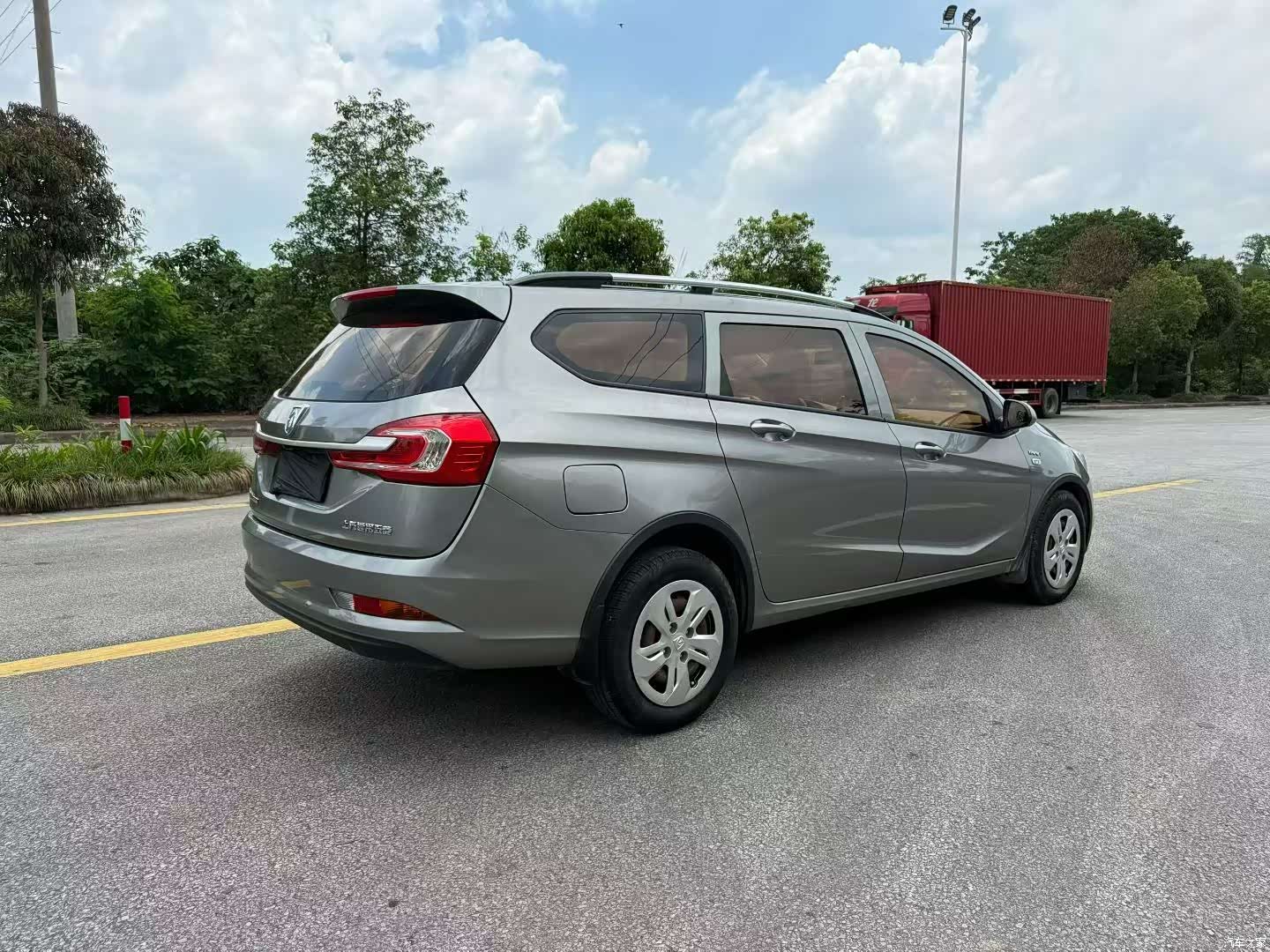 Wuling 310W, 2018 7