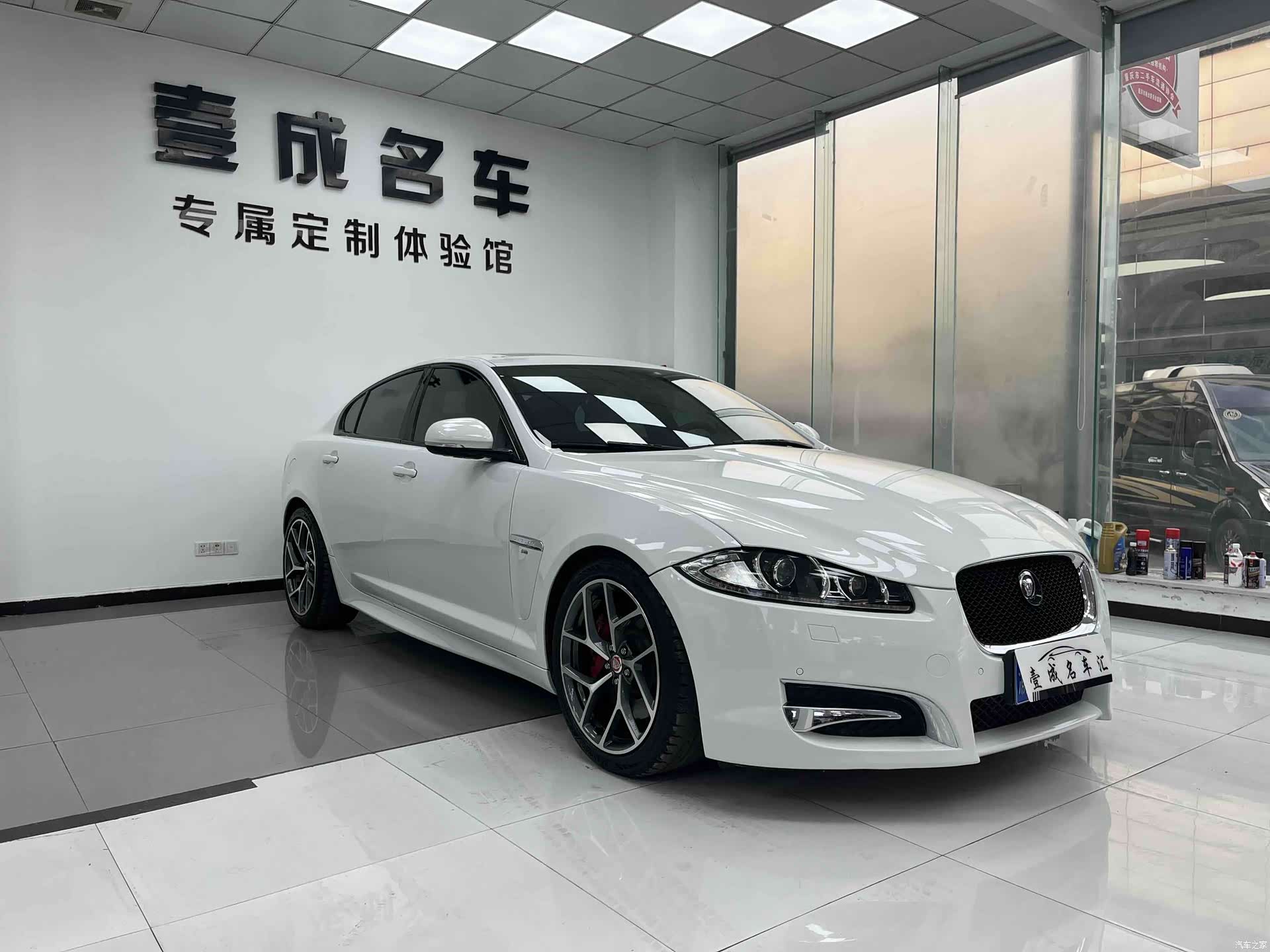 Jaguar XF, 2015 3