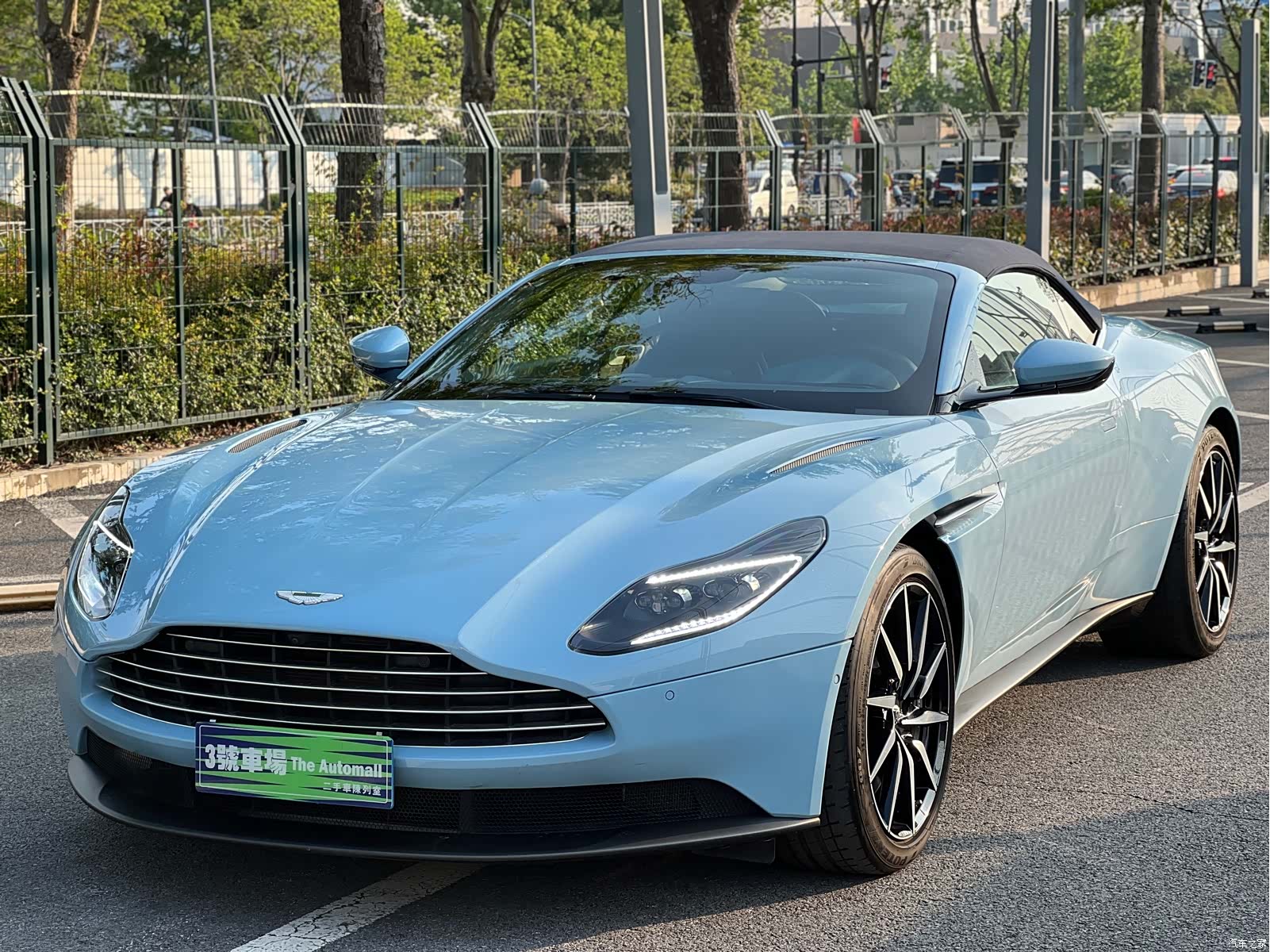 Aston Martin DB11