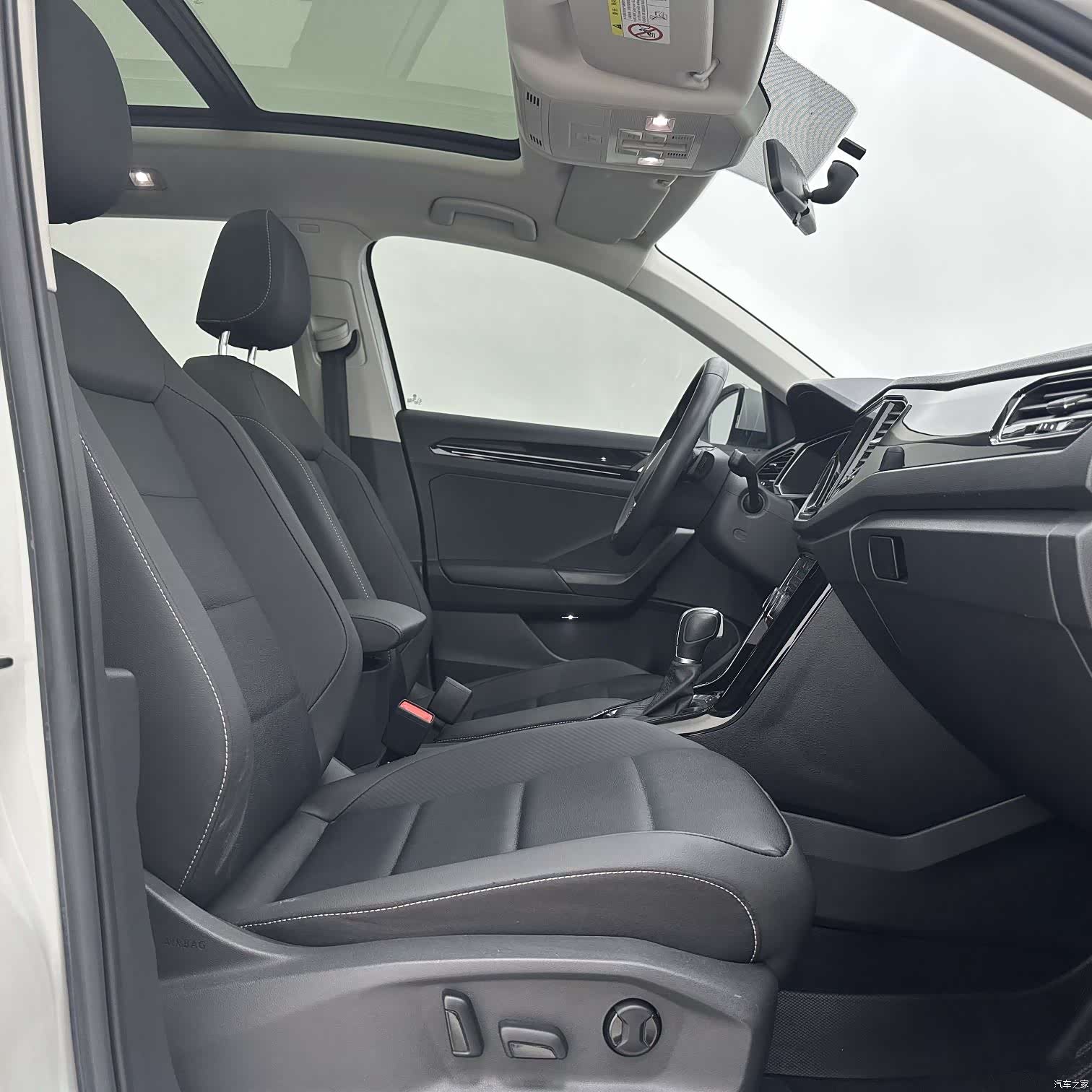 Volkswagen T-ROC, 2022 8