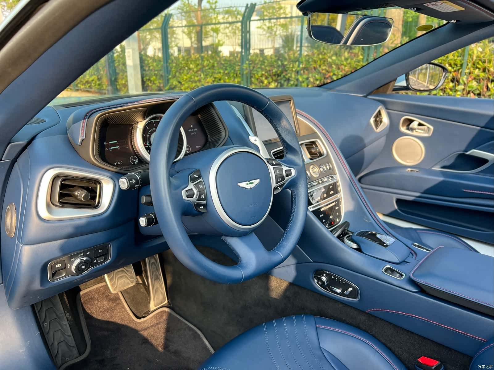 Aston Martin DB11, 2020 9