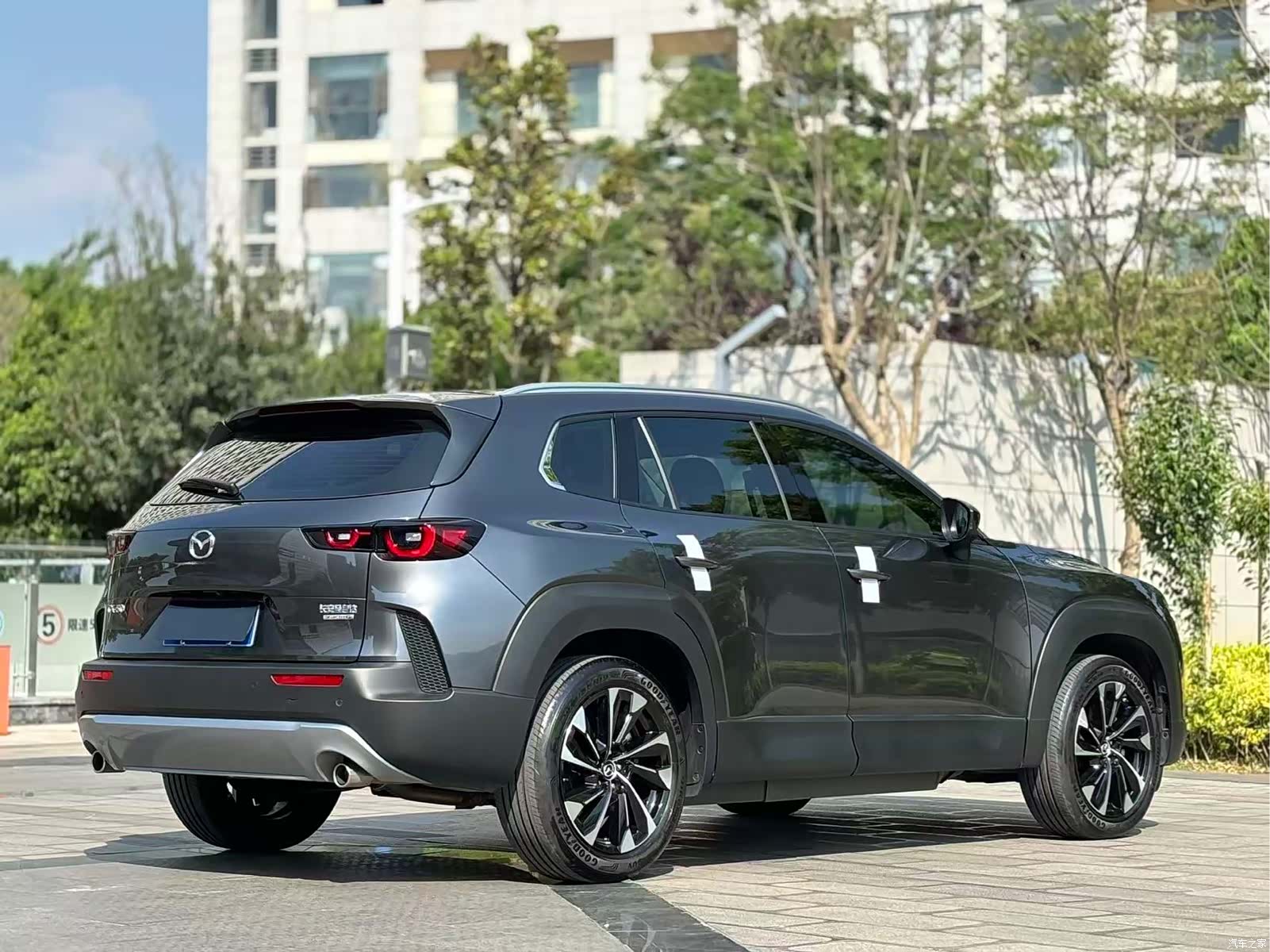 Mazda CX-50, 2025 4