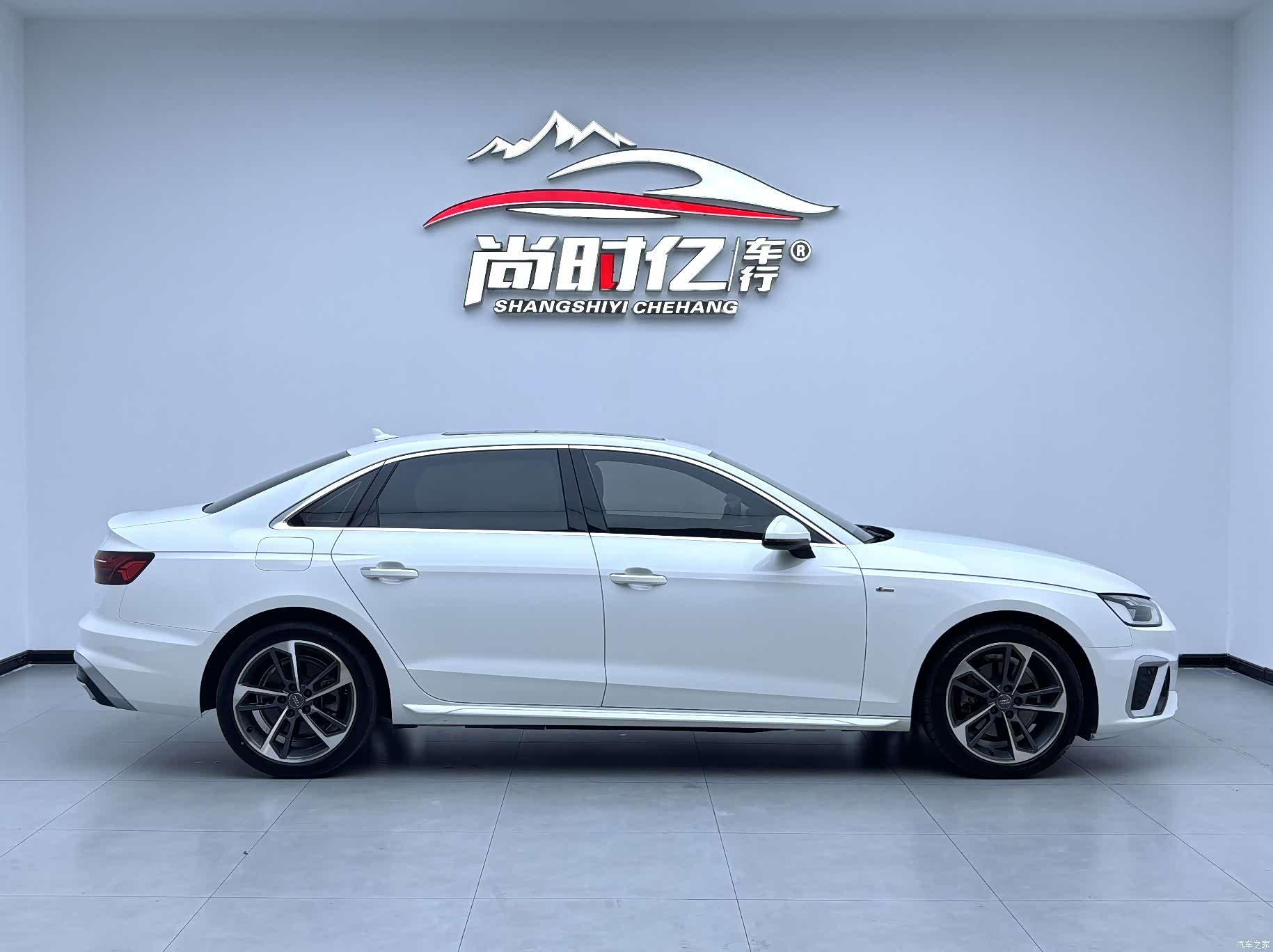 Audi A4L, 2021 все фото