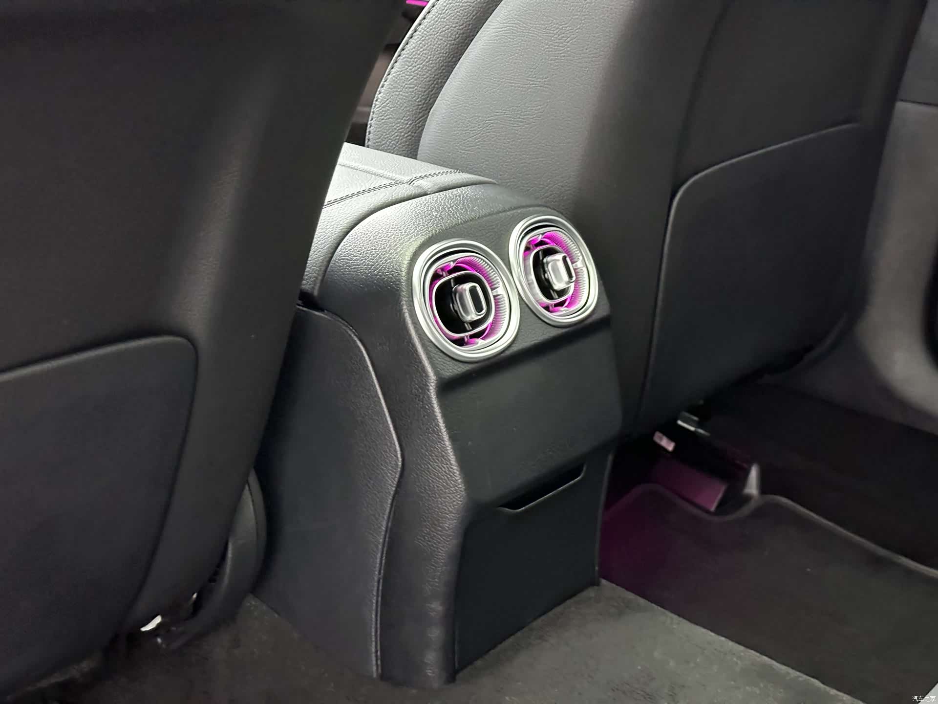 Mercedes-Benz C-Class, 2024 20