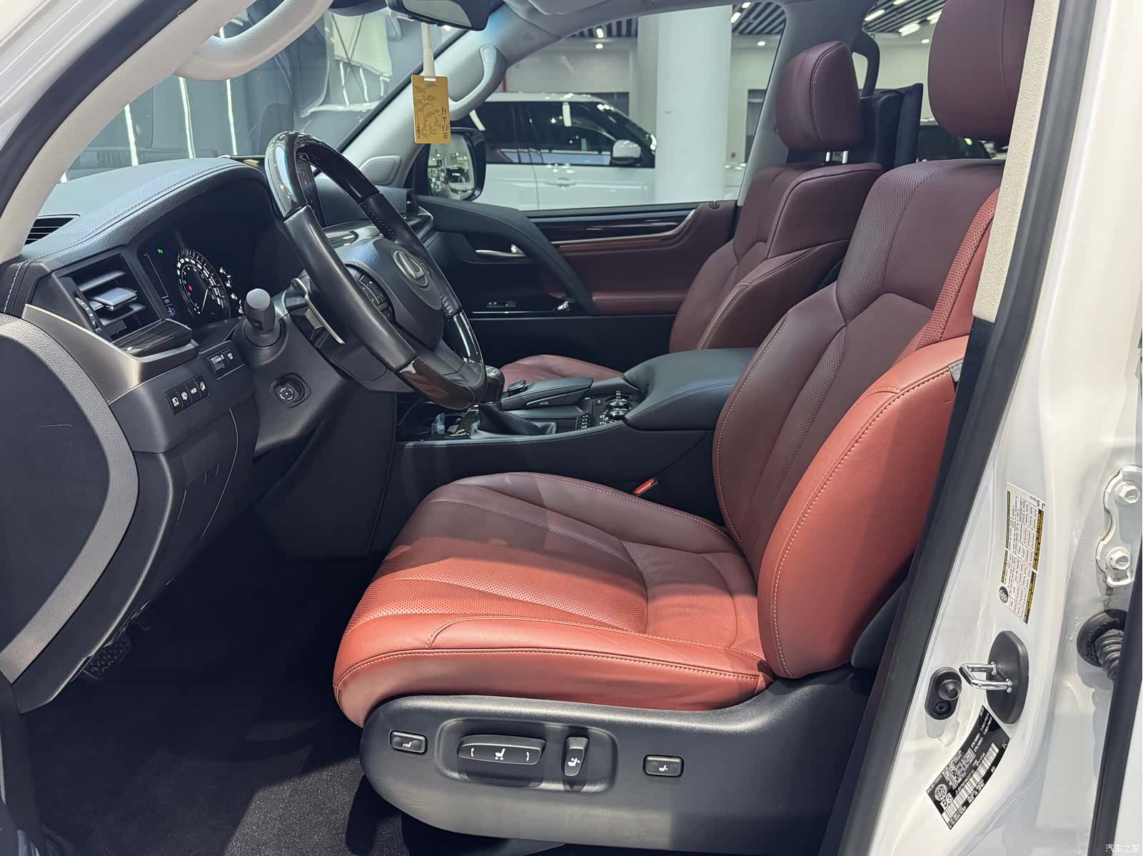 Lexus LX, 2022 11
