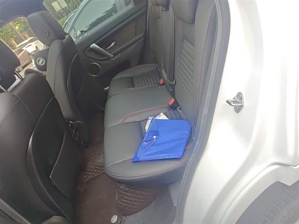 Land Rover Discover sources for sports