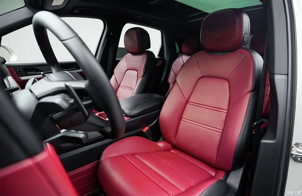 Porsche Cayenne, 2025 12