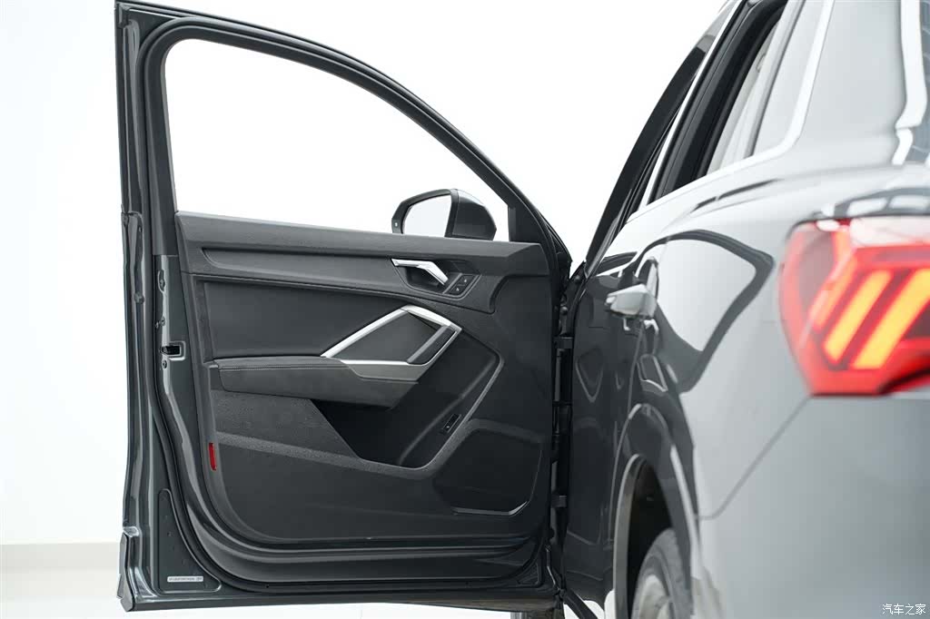 Audi Q3, 2022 11