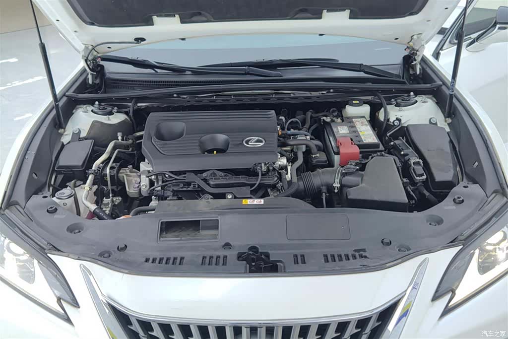 Lexus ES, 2024 10