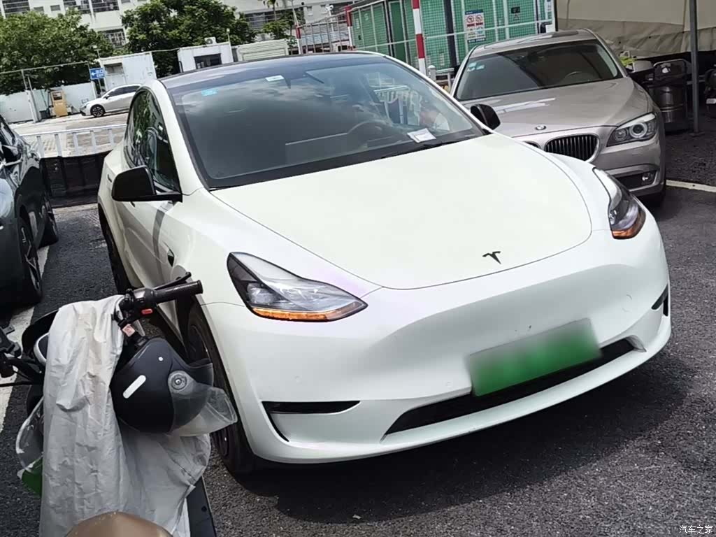 Tesla Model Y, 2021 4