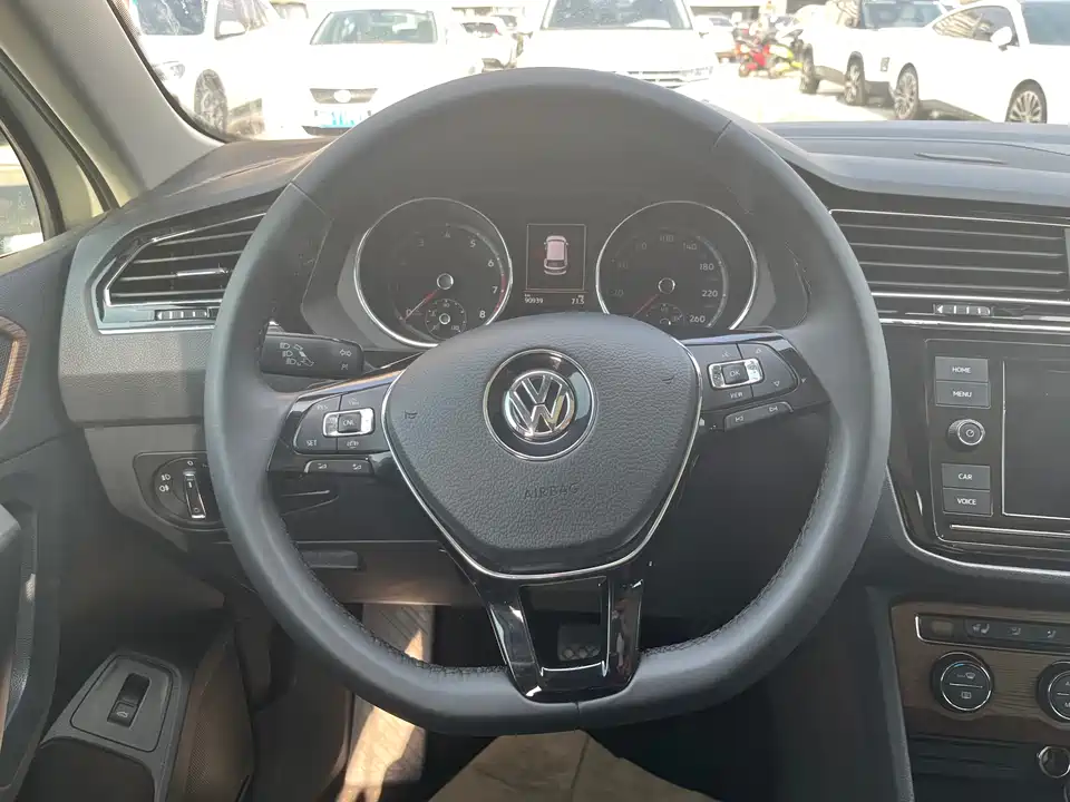 Volkswagen Tiguan L