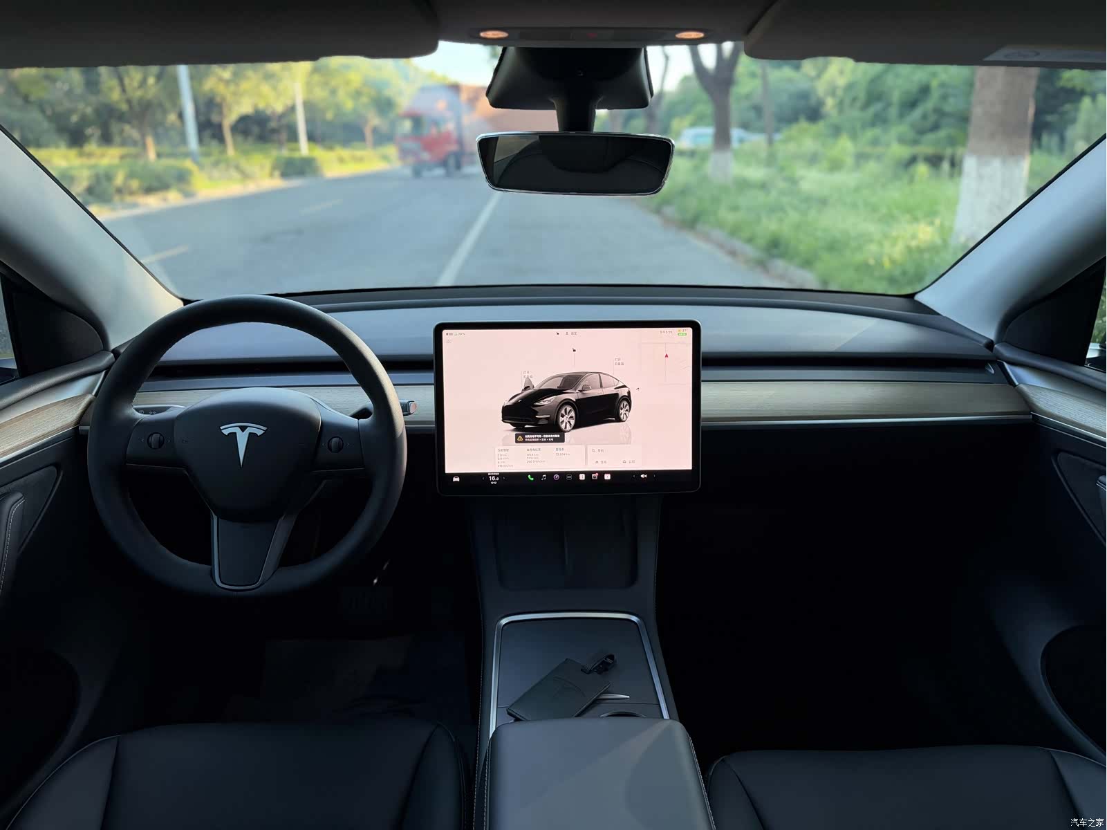 Tesla Model Y, 2023 16