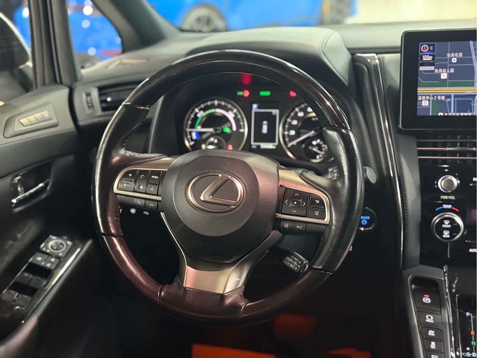 Lexus LM, 2021 16