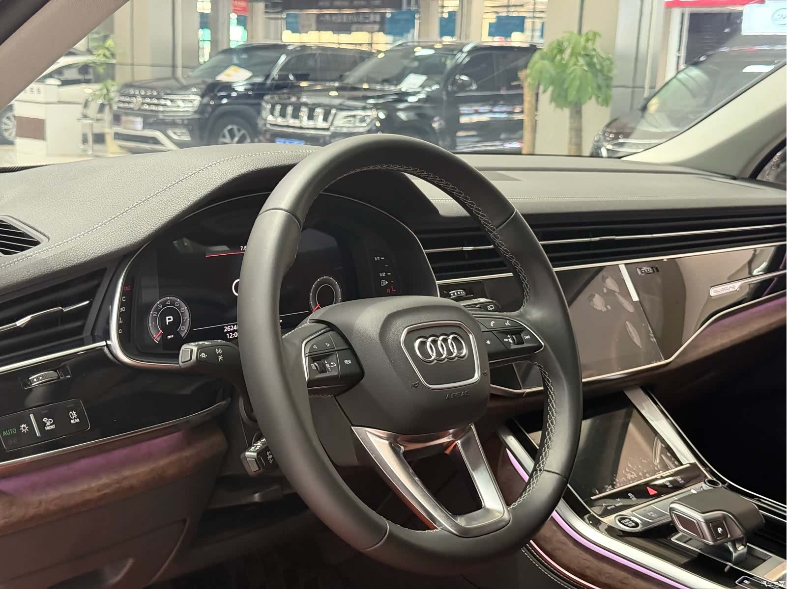 Audi Q7, 2025 10
