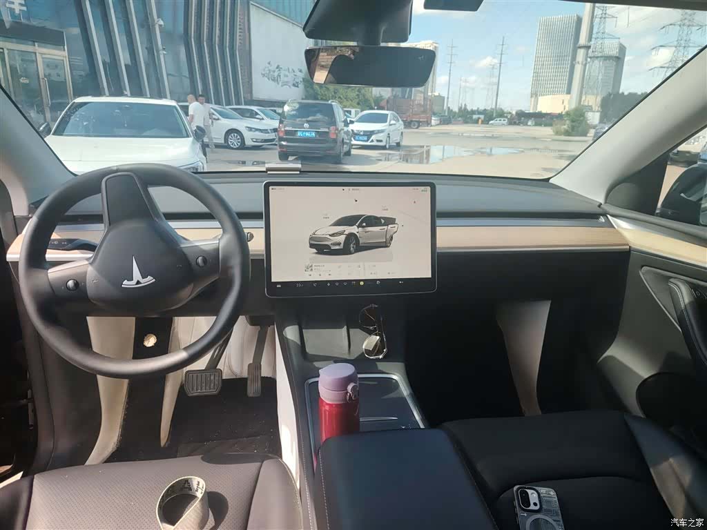 Tesla Model Y, 2023 9