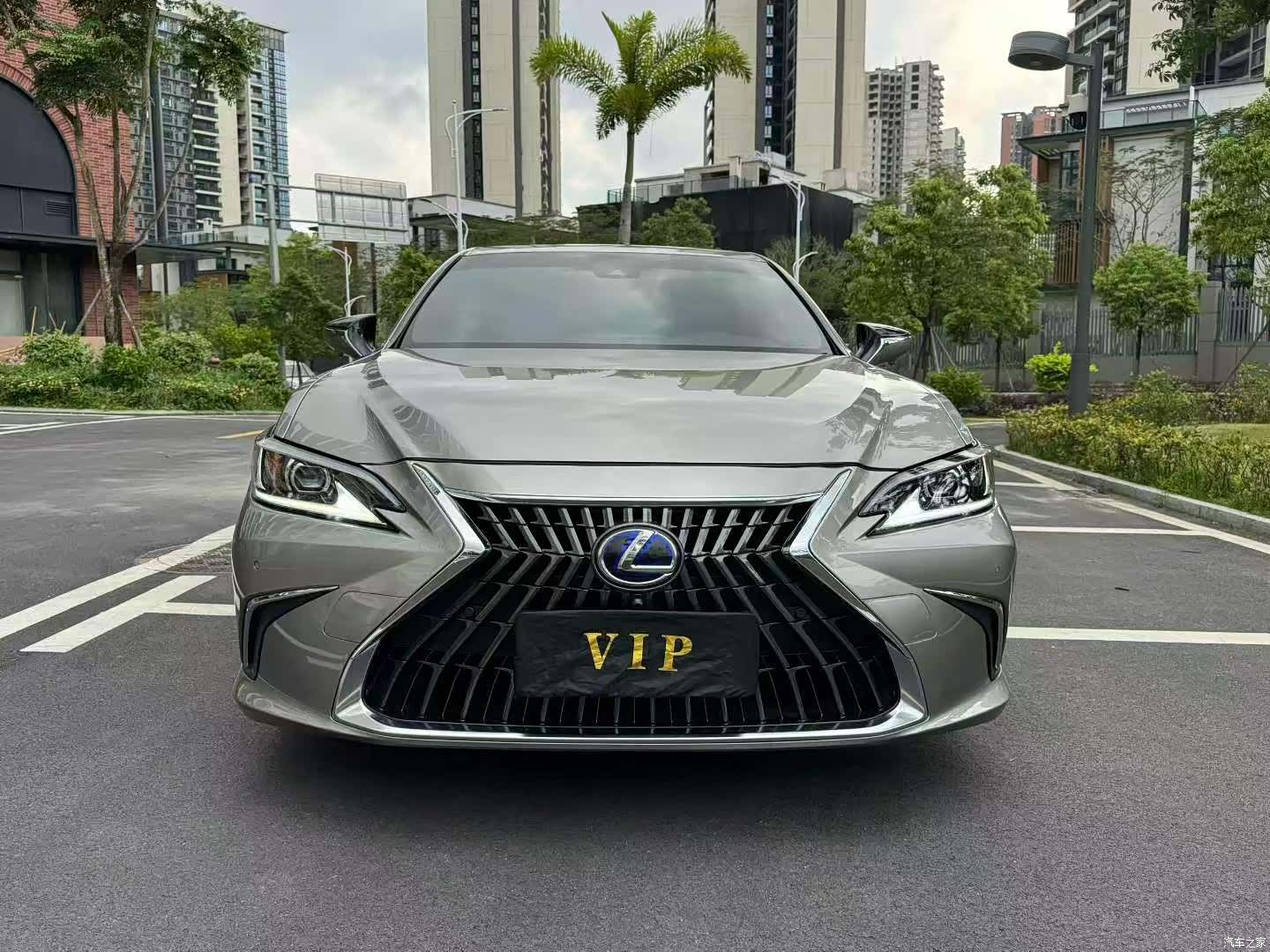 Lexus ES, 2022 3