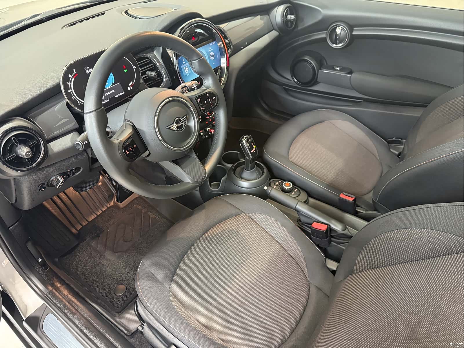 Mini ONE, 2023 все фото